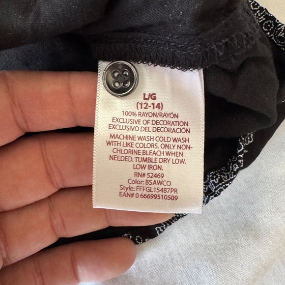 Faded Glory Women's Rayon 3/4 Sleeve 1/4 Button V-Neck Geometric Print Blouse L - Picture 8 of 14